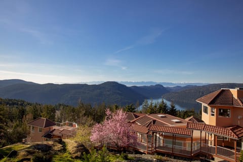 Villa Eyrie Resort Resort in Southern Gulf Islands