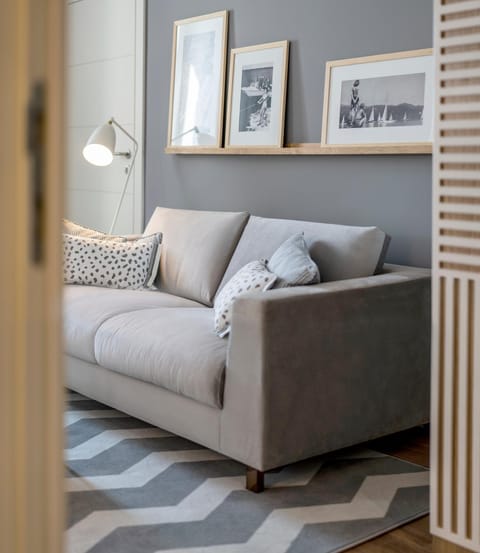 Living room, Decorative detail, Seating area, Area and facilities