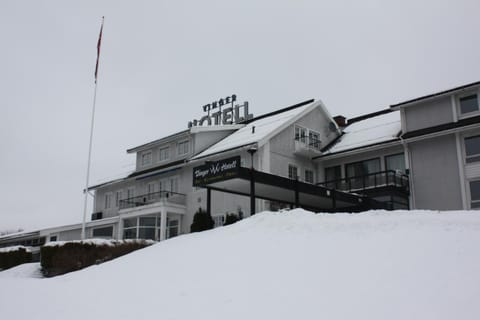 Property building, Facade/entrance, Winter