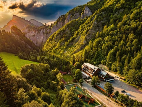 Neighbourhood, Natural landscape, Bird's eye view