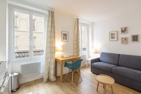 Day, Living room