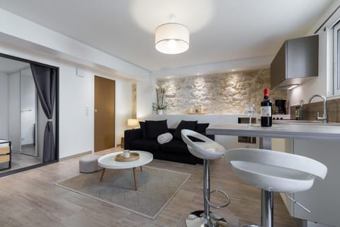Kitchen or kitchenette, Living room, Seating area, Dining area