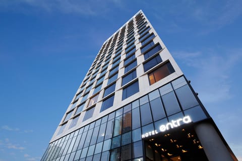 Facade/entrance