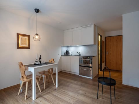 TV and multimedia, Kitchen or kitchenette, Living room, Photo of the whole room, Dining area