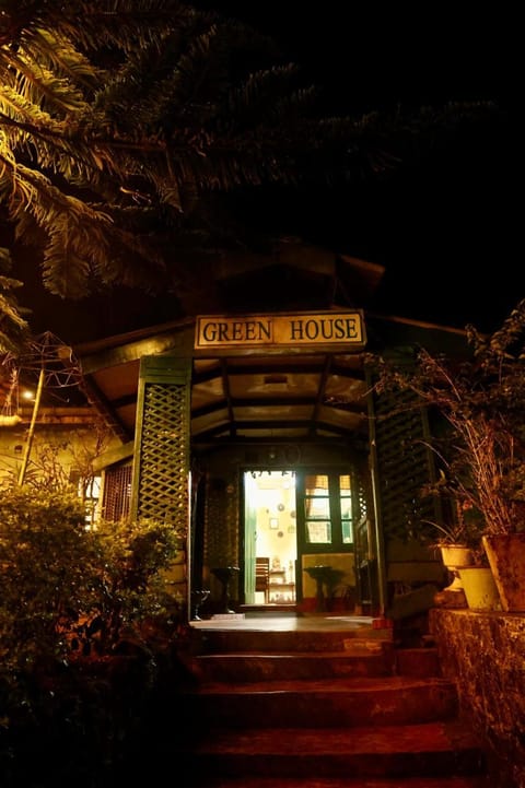 Property building, Facade/entrance, Night