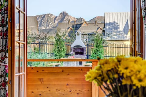 Balcony/Terrace, Mountain view