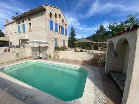 Property building, Day, Pool view, Swimming pool, sunbed