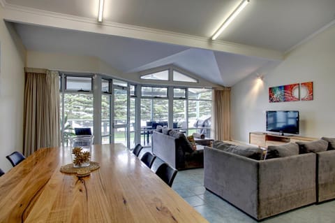 BBQ facilities, Balcony/Terrace, Beach