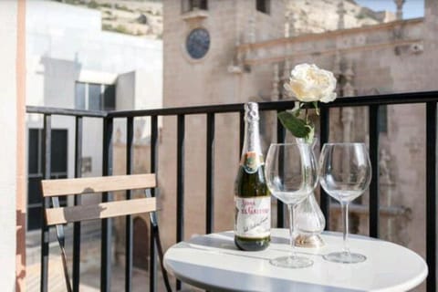 Balcony/Terrace, Landmark view, Landmark view, Mountain view, Mountain view