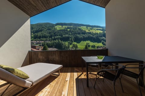 Balcony/Terrace, Mountain view