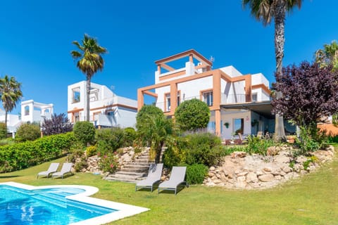 Property building, Garden, Swimming pool