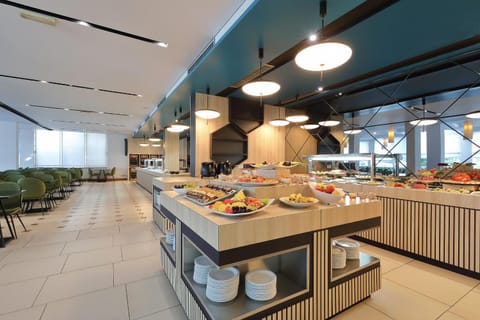 Restaurant/places to eat, Food and drinks, Buffet breakfast