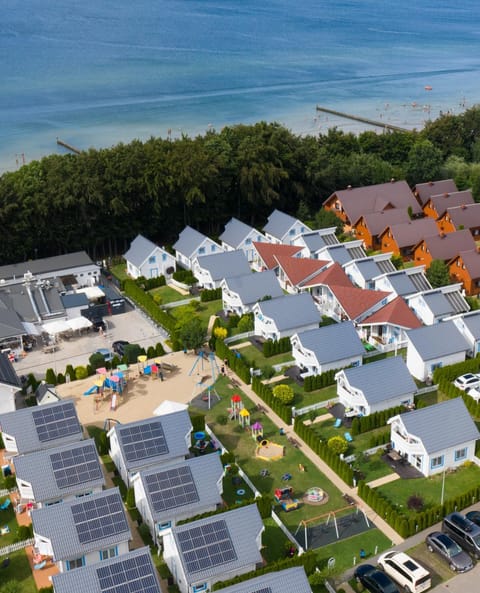 Property building, Natural landscape, Bird's eye view, Garden, Sea view, Street view