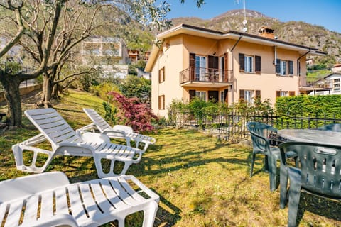 Property building, Garden, Garden view, Mountain view, sunbed
