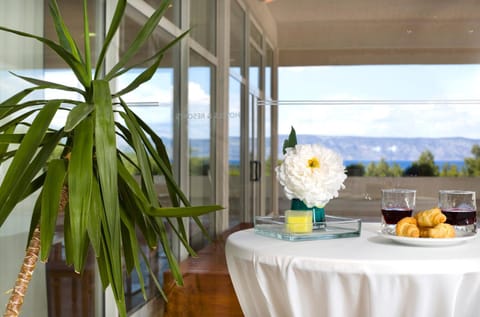 Food and drinks, Food, Sea view, Drinks, Alcoholic drinks