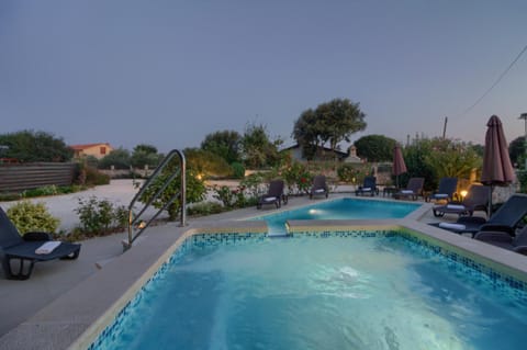 Charming villa Nera with pool and hydromassage near the beach Villa in Medulin