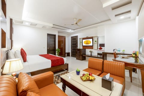 TV and multimedia, Food and drinks, Photo of the whole room, Seating area, Dining area, air conditioner