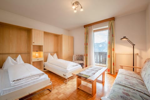 Living room, Photo of the whole room