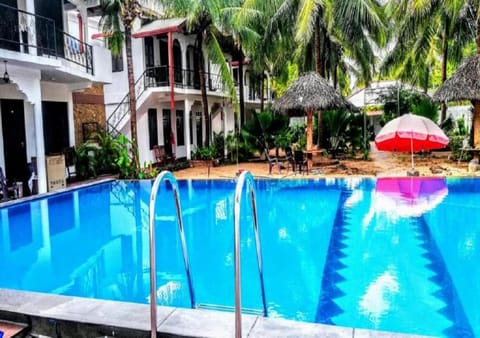Swimming pool, Swimming pool