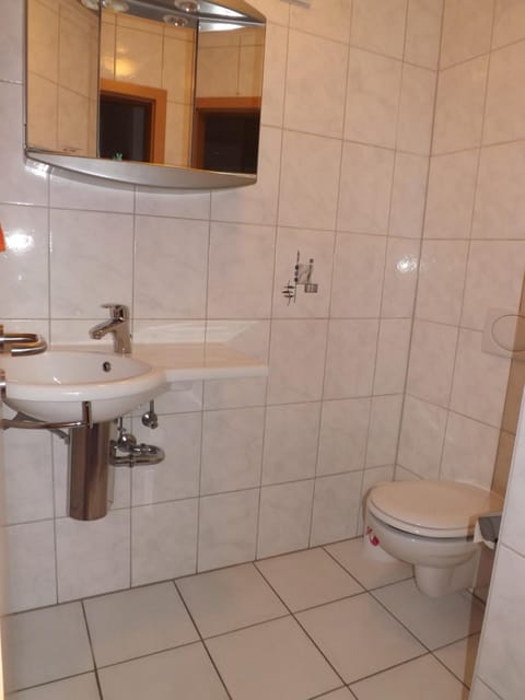 Toilet, Photo of the whole room