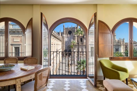 View (from property/room), Balcony/Terrace, Living room, Dining area