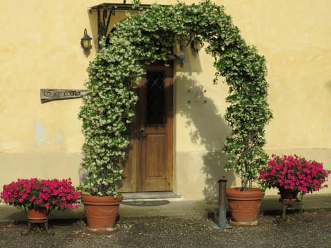 Facade/entrance