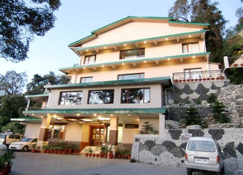 Property building, Facade/entrance, Parking
