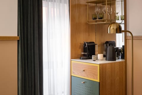 Coffee/tea facilities, minibar