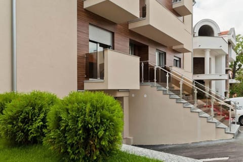 Property building, Facade/entrance