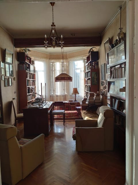 Property building, Seating area