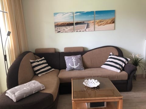 Living room, Photo of the whole room, Seating area