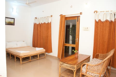 Bed, Seating area