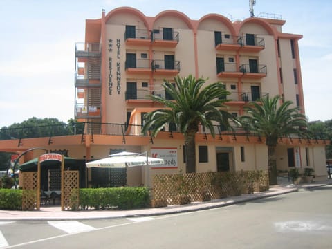 Facade/entrance