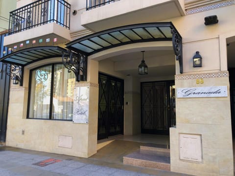 Facade/entrance