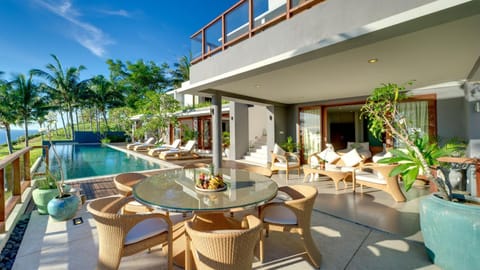 Property building, Day, Garden, View (from property/room), Balcony/Terrace, Seating area, Dining area, Garden view, Pool view, Swimming pool, sunbed