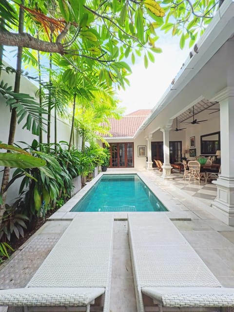 Living room, Dining area, Swimming pool