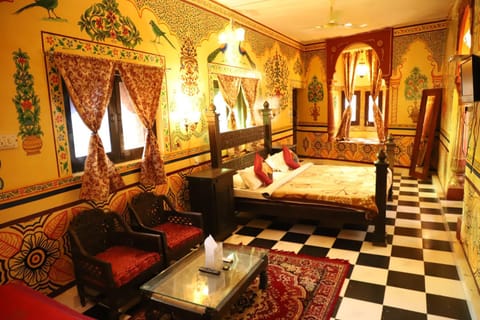 Bed, Photo of the whole room, Seating area, Bedroom