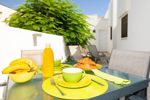 Garden, Decorative detail, Dining area