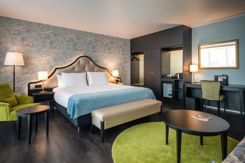 Bed, Seating area, Bedroom