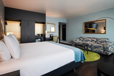 Bed, TV and multimedia, Coffee/tea facilities, Kitchen or kitchenette, Living room, Seating area, Bedroom