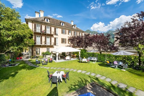 Property building, Spring, Garden