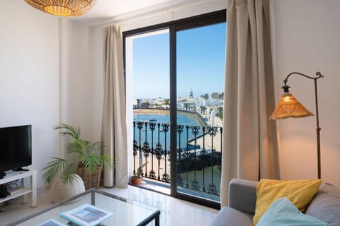 Living room, City view, Landmark view, Sea view