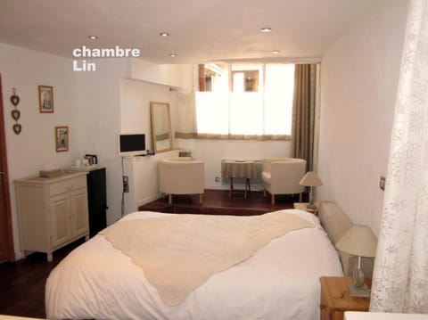 Les Filateries Chambre Lin Bed and Breakfast in Annecy