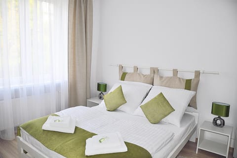 Photo of the whole room, Decorative detail, Bedroom, Garden view