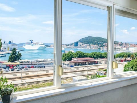 City view, Landmark view, Sea view, Street view