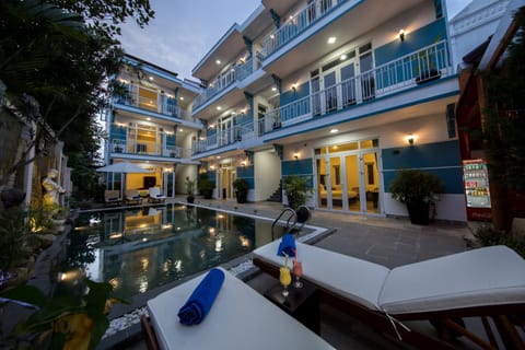 Facade/entrance, Spring, Off site, Winter, Summer, Coffee/tea facilities, Balcony/Terrace, Fitness centre/facilities, Seating area, Dining area, Autumn, Lake view, Pool view, Swimming pool, Swimming pool, Swimming pool