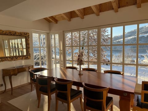 Living room, Seating area, Dining area, Mountain view