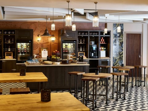 On-site shops, Lounge or bar, Continental breakfast