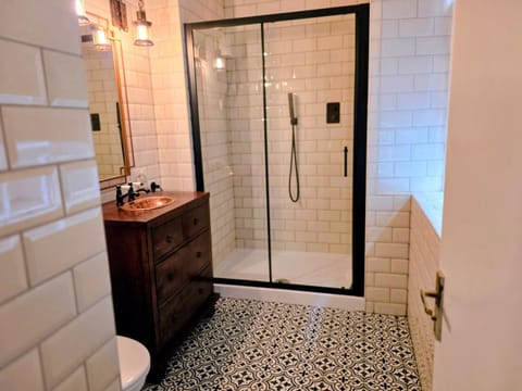 The New Inn by Roomsbooked Hotel in Gloucester