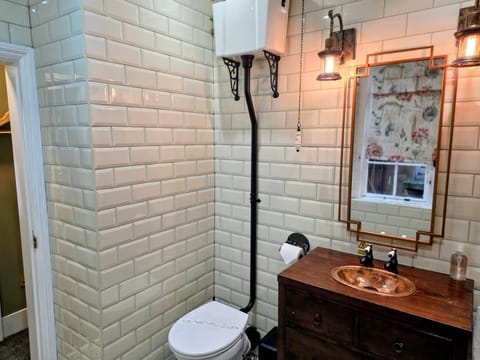 The New Inn by Roomsbooked Hotel in Gloucester